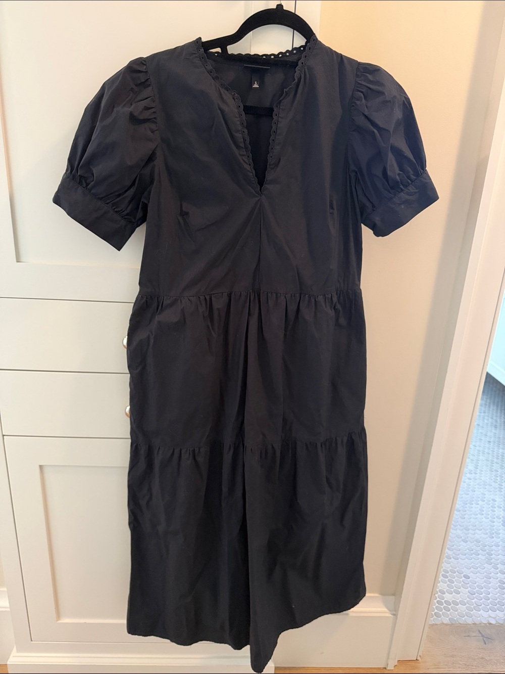 Who What Wear Black Tiered Puff-Sleeve Midi Dress